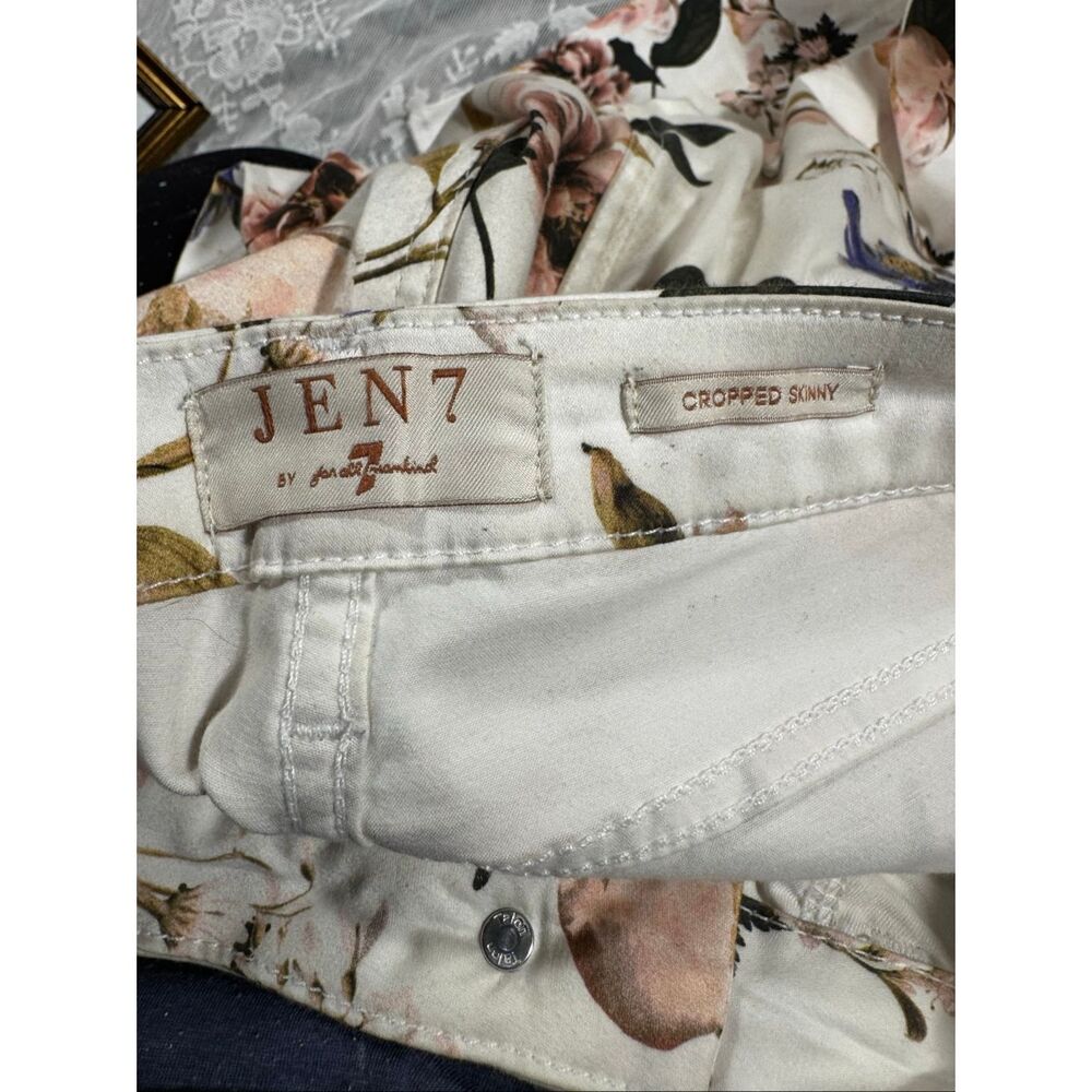 JEN7 by 7 For All Mankind Floral Print Cropped Skinny Jeans – Size 8 | White Bas - Picture 3 of 5